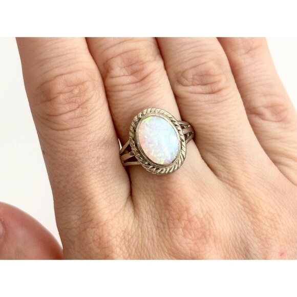 Ethiopian Iridescent Opal Gemstone Rope Sterling Silver Vintage Ring - sz 8 - Picture 9 of 10